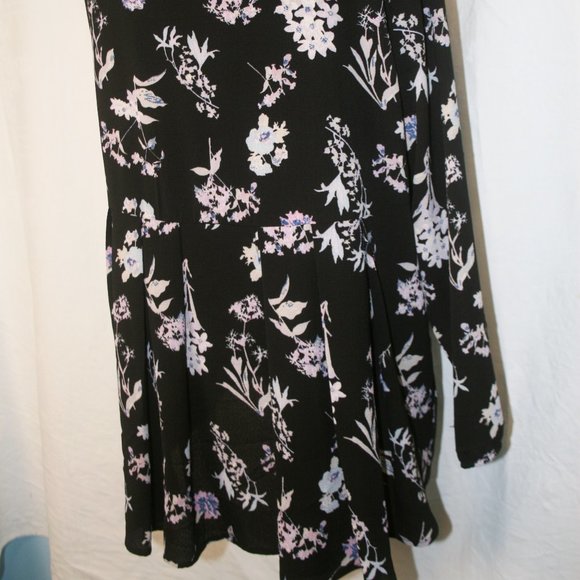 Floral Crepe Pull-Over Blouse - Picture 4 of 4